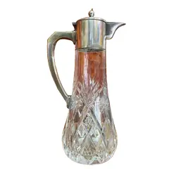 Foto de um(a) Antiga Rara Claret Jug Jarra Em Cristal E Prata Inglesa, da categoria de Jarros. Royal Metal. Antiga e linda jarra claret jug em cristal translúcido de excelente qualidade, intenso brilho natural, todo... Vendido no marketplace Trésors.