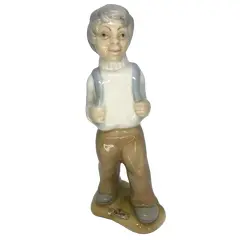 Foto de um(a) Antiga Escultura De Menino Porcelana Espanhola Tengra, da categoria de Escultura. Antiga escultura feita à mão em porcelana artística espanhola Tengra. Muito decorativa e colecionável. Impecável. Altura... Vendido no marketplace Trésors.