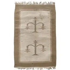 Foto de um(a) Tapete Kilim, Década de 1980, da categoria de Tapetes. Tapete kilim em tons de bege Mede: 90 x 60cm Peso: 800 g. Vendido no marketplace Trésors.