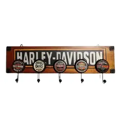 Foto de um(a) Cabideiro Harley-Davidson, da categoria de Cabideiros e porta-chapéus. Cabideiro de parede com logo da harley-davidson. Madeira de cerejeira e com ganchos lembrando tampas de garrafas com logo da... Vendido no marketplace Trésors.