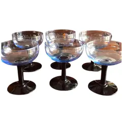Foto de um(a) Antigas Finas Taças Para Champanhe Cristal Tcheco Art Deco, da categoria de Jogos de taças e copos. Antigo conjunto com 6 taças para champagne ou também pode ser usadas para sobremesas geladas, fica muito elegante, feitas em... Vendido no marketplace Trésors.