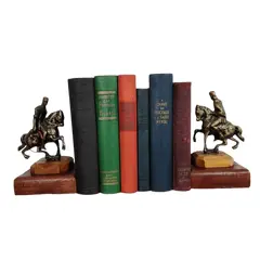 Foto de um(a) Porta Livros Laçador, Paixão Côrtes, Rio Grande do Sul, da categoria de Apoio para livros. Porta livros em alumínio fundido com pátina bronze, base em madeira com imagem do tradicional símbolo da capital gaúcha:... Vendido no marketplace Trésors.