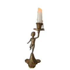 Foto de um(a) Castiçal em bronze, da categoria de Castiçais. Castiçal em bronze. 21 cm altura. Vendido no marketplace Trésors.