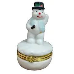 Foto de um(a) Porta Jóias Snow Anos 90, da categoria de Porta-Jóias. Porta jóias boneco de neve em porcelana com fecho em latão, década de 1990 A: 10 cm A do porta joias: 3,5 cm Diâmetro 5,5... Vendido no marketplace Trésors.