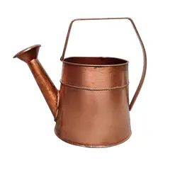 Foto de um(a) Regador em Folha de Flanders com Pátina Cobre, Década de 1980, da categoria de Outros objetos decorativos. Regador de folha de flandres com pátina cobre oxidada e envelhecida. Peca decorativa, decada de 1980 A: 18 cm Diâmetro da... Vendido no marketplace Trésors.