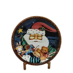 Foto de um(a) Prato Natalino, Santini, Made In Italy, Década de 1990, da categoria de Pratos Decorativos. Prato decorativo natalino, porcelana policromada. Da conhecida marca italiana santini, década de 1990. Diâmetro: 27,5 cm... Vendido no marketplace Trésors.