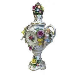 Foto de um(a) Ânfora em Porcelana Von Schierholz déc 50, da categoria de Vasos. Ânfora em porcelana Von Schierholz déc 50 R$2.290 27cm A15cm L9cm P. Vendido no marketplace Trésors.