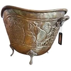 Foto de um(a) Floreira ornamentada em Latão, da categoria de Cachepot. Vendido no marketplace Trésors.