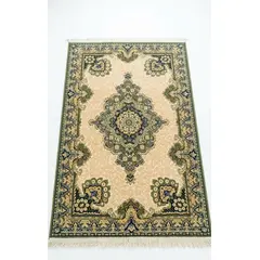 Foto de um(a) Tapete Estilo persa - Tabacow, da categoria de Tapetes. Incorpore a elegância do design oriental clássico à sua casa com este tapete da renomada marca brasileira Tabacow.... Vendido no marketplace Trésors.
