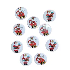 Foto de um(a) Combo Broches Papai Noel Anos 90, da categoria de Outros colecionáveis. Combo com 10 broches de papai noel, década de 1990 Diâmetro: 3,7 cm peso: 47 g. Vendido no marketplace Trésors.