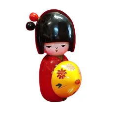 Foto de um(a) Boneca Japonesa Koneshi, Lembrança Dos Anos 1990, da categoria de Bonecas. Boneca japonesa kokeshi, feita em madeira policromada. Típica da região de tohoku. Antes era apenas uma boneca para crianças... Vendido no marketplace Trésors.