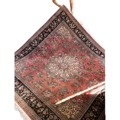 Foto de um(a) Tapete Persa Kashan 2,52 x 2,65, da categoria de Tapetes. Formato e Dimensões Medidas: 2,52 m x 2,65 m (Área total aproximada de 6,67 m²). Formato: Quase quadrado (quadrado... Vendido no marketplace Trésors.