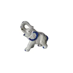 Foto de um(a) Bibelô de elefante, da categoria de Modelos e estatuetas. Bibelô elefante em porcelana 13 cm altura, 13 cm diâm. Vendido no marketplace Trésors.