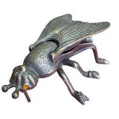 Foto de um(a) Cinzeiro de Mosca em Bronze, da categoria de Cinzeiros. Vendido no marketplace Trésors.