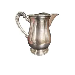 Foto de um(a) Jarra Wolff em prata 90, da categoria de Jarros. Jarra em prata da 90 da Wolff. Com detalhes na asa, borda e arejador. Em ótimo estado de conservação. Mede: A 22cmC (asa ao... Vendido no marketplace Trésors.