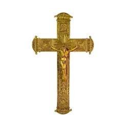 Foto de um(a) Crucifixo em metal dourado, da categoria de Objetos religiosos e espirituais. Crucifixo em metal dourado. Rico em detalhes Mede:A 24cm L 15cm. Vendido no marketplace Trésors.