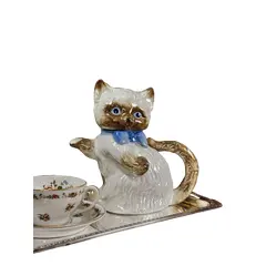 Foto de um(a) Bule De Gato Siamês Em Cerâmica | Vintage Colecionável, da categoria de Bules. Um bule daqueles que mudam completamente o clima de uma composição. Em formato de gato siamês sentado, ele tem expressão... Vendido no marketplace Trésors.
