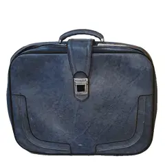 Foto de um(a) Mala de Viagem de Mão Primicia Anos 70 Azul, da categoria de Malas. Mala de viagem vintage de mão, usada, com marcas discretas do tempo, conforme fotos. Zíperes e fechos funcionando... Vendido no marketplace Trésors.