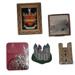 Foto de um(a) kit lote 5 imãs geladeira souvenir reino unido, da categoria de Memorabilia de viagem & souvenir. Peça usadas, de brechó só vendo as peças no lote, não vendo separado altura média:de 4,5 a 7,5 cm materiais sortidos como... Vendido no marketplace Trésors.