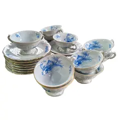 Foto de um(a) Jogo de Xícaras Antigo Porcelana Polonesa KPM - Padrão China Blau, da categoria de Conjuntos de café e chá. Raro e sofisticado conjunto antigo de xícaras de café/chá em legítima porcelana polonesa KPM. O modelo exibe o icônico... Vendido no marketplace Trésors.