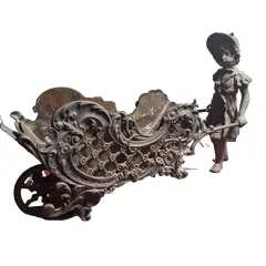 Foto de um(a) Magnífico Centro de Mesa Final Século XIX, da categoria de Escultura. Apresentamos uma magnífica obra de arte decorativa: uma suntuosa jardinière (ou floreira de mesa) figurativa em formato de... Vendido no marketplace Trésors.