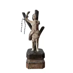 Foto de um(a) São Sebastião, da categoria de Objetos religiosos e espirituais. São Sebastião, século XIX, 24 cm, madeira policromada. Vendido no marketplace Trésors.
