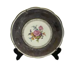 Foto de um(a) Prato de Porcelana Steatita, da categoria de Pratos Decorativos. Prato de porcelana steatita antigo, anos 50, com suporte de parede. Não acompanha suporte de mesa. Vendido no marketplace Trésors.