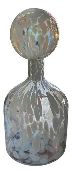 Foto de um(a) Antiga Garrafa Decorativa Nariz De Palhaço Murano Opalina, da categoria de Garrafas. Italy Glass. Antiga e super diferente garrafa decorativa em Murano artístico meio leitoso. Em contato com a luz ela fica com... Vendido no marketplace Trésors.