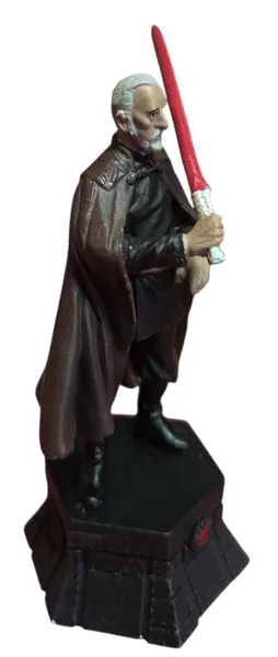 Foto de um(a) Estátua Conde Dookan (Count Dooku) Star Wars - Peça de Xadrez Colecionável (Rei Preto) - Pintado à Mão, da categoria de Figuras de ação. Domine o tabuleiro com a elegância e o poder do lado sombrio. Esta estátua detalhada do Conde Dookan (Darth Tyranus) faz... Mostrado de uma perspectiva diferente. Vendido no marketplace Trésors.