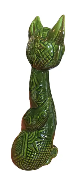 Foto de um(a) Escultura Decorativa Gato Sentado – Cerâmica Esmaltada Verde Jade, da categoria de Escultura. Elegante escultura figurativa representando um gato em postura sentada e alongada. A peça destaca-se pela sua estilização... Mostrado de uma perspectiva diferente. Vendido no marketplace Trésors.