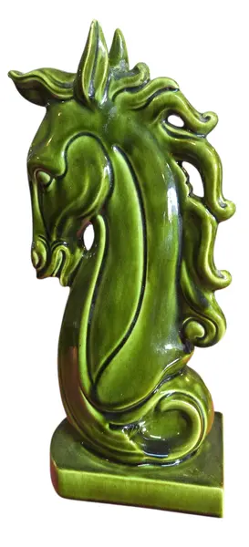 Foto de um(a) Escultura Contemporânea de Cavalo em Porcelana, da categoria de Escultura. Uma interpretação moderna que explora o contraste entre a força do animal e a fragilidade da cerâmica fina. Esta escultura... Mostrado de uma perspectiva diferente. Vendido no marketplace Trésors.