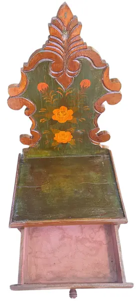 Foto de um(a) Oratório de Parede em Madeira Maciça –Pintura Floral Artesanal, da categoria de Objetos religiosos e espirituais. Este é um oratório de parede singular, que une a tradição da fé com a delicadeza da arte popular. Produzido em madeira... Mostrado de uma perspectiva diferente. Vendido no marketplace Trésors.