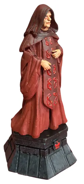 Foto de um(a) Peça De Xadrez Star Wars Darth Sidious (Imperador Palpatine) - Pintada À Mão, da categoria de Figuras de ação. Item de Colecionador: Darth Sidious – O Senhor Sombrio dos Sith Esta peça de luxo faz parte da coleção oficial de xadrez... Mostrado de uma perspectiva diferente. Vendido no marketplace Trésors.