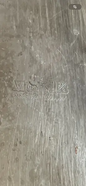 Foto de um(a) Antiga Manteigueira Inglesa Em Prata E Cristal Old English, da categoria de Garrafas, potes e jarros. Antiga e original manteigueira em metal inglês espessurado a prata, com recipiente interno em cristal. A peça encontra-se em... Mostrado de uma perspectiva diferente. Vendido no marketplace Trésors.