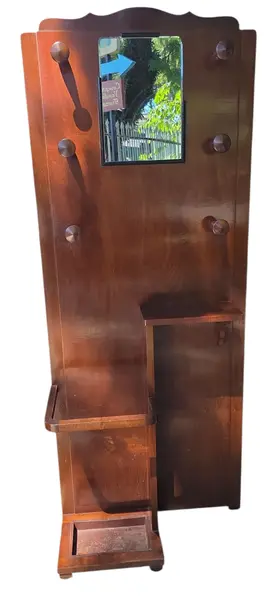 Foto de um(a) Rara Chapeleira Ronconi em Imbuia Maciça – Espelho Bisotê Original – Relíquia, da categoria de Cabideiros e porta-chapéus. Apresentamos uma peça icônica da prestigiada Móveis Ronconi. Esta chapeleira em Imbuia de lei é o epítome da elegância para... Mostrado de uma perspectiva diferente. Vendido no marketplace Trésors.