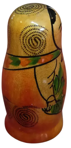 Foto de um(a) Matrioska Russa - Conjunto com 3 Bonecas "Rossiyanochka", da categoria de Bonecas. Charme e tradição em miniatura! Peça original da era soviética. Este conjunto de Matrioskas (bonecas russas) é uma peça... Mostrado de uma perspectiva diferente. Vendido no marketplace Trésors.