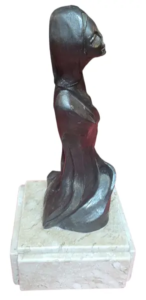 Foto de um(a) Escultura Decorativa - Cristina Loyola, da categoria de Escultura. Magnífica escultura autoral da artista plástica Cristina Loyola, conhecida pelo seu estilo único que mistura elementos da... Mostrado de uma perspectiva diferente. Vendido no marketplace Trésors.