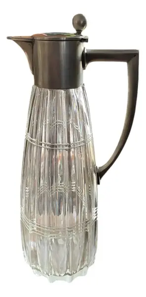 Foto de um(a) Antiga Jarra Claret Jug Em Cristal Italiano E Prata De Lei, da categoria de Jarros. Vietor Italy - Silver 800. Finíssima jarra em cristal italiano lapidado à mão, com detalhes em prata de lei, teor 800. Peça... Vendido no marketplace Trésors.