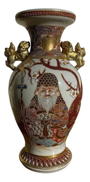 Foto de um(a) Antigo Raro Vaso Jarro Oriental Porcelana Japonesa Satsuma, da categoria de Vasos. ~ Satsuma Imperial ~Antigo e raro vaso oriental com com alças no formato de cães de fó. Peça total artística pintada à mão... Vendido no marketplace Trésors.