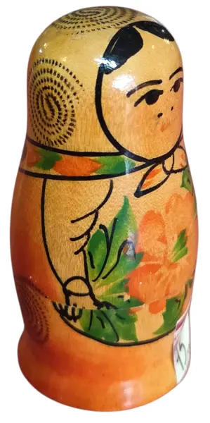 Foto de um(a) Matrioska Russa - Conjunto com 3 Bonecas "Rossiyanochka", da categoria de Bonecas. Charme e tradição em miniatura! Peça original da era soviética. Este conjunto de Matrioskas (bonecas russas) é uma peça... Mostrado de uma perspectiva diferente. Vendido no marketplace Trésors.