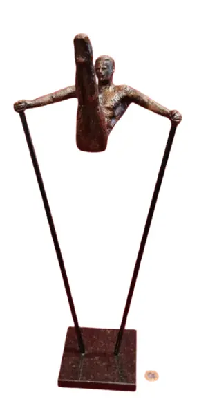Foto de um(a) Escultura Cinética Inglesa, Anos 2000, da categoria de Escultura. Escultura cinética expressa a arte do movimento em resina com pátina cobre, base em granito preto e hastes em ferro. Obra... Vendido no marketplace Trésors.