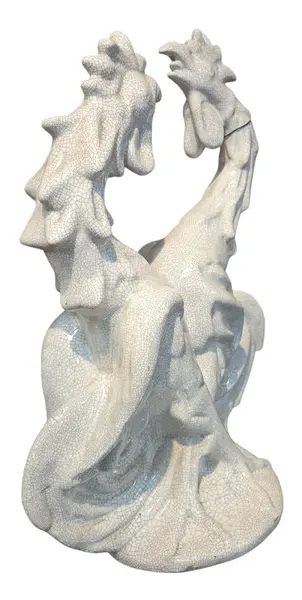 Foto de um(a) Briga de Galos – Cerâmica Craquelê, da categoria de Escultura. Uma peça de força e dinamismo extraordinários. Esta escultura em cerâmica representa a clássica "Briga de Galos",... Mostrado de uma perspectiva diferente. Vendido no marketplace Trésors.