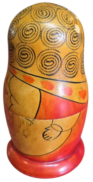 Foto de um(a) Matrioska Russa Vintage (USSR) - Conjunto com 5 Bonecas Pintadas à Mão, da categoria de Bonecas. Relíquia soviética autêntica para colecionadores e amantes de decoração vintage! Este belo conjunto de Matrioskas (bonecas... Mostrado de uma perspectiva diferente. Vendido no marketplace Trésors.