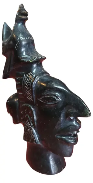 Foto de um(a) Escultura Decorativa em Ônix, da categoria de Escultura. Magnífica escultura entalhada em ônix negro (pedra vulcânica polida), apresentando uma composição rica em simbolismo e... Mostrado de uma perspectiva diferente. Vendido no marketplace Trésors.