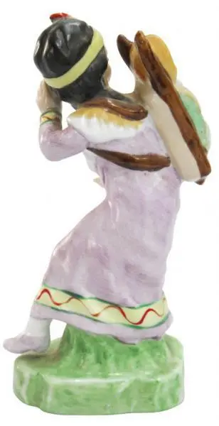 Foto de um(a) Escultura em porcelana indígena com criança, da categoria de Escultura. Delicada escultura em porcelana representando indígena com criança, pintado à mão em policromia. Manufatura LENWILE CHINA... Mostrado de uma perspectiva diferente. Vendido no marketplace Trésors.