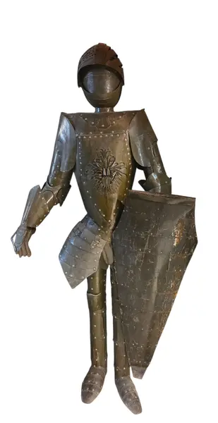 Foto de um(a) Armadura Medieval em Tamanho Real – Latão Envelhecido com Escudo e Elmo Articulado, da categoria de Armas e armaduras. Transforme qualquer ambiente em um verdadeiro cenário histórico com esta magnífica armadura em tamanho real. Confeccionada... Mostrado de uma perspectiva diferente. Vendido no marketplace Trésors.