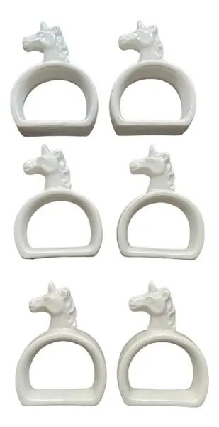 Foto de um(a) Antigo Conjunto 6 Porta Guardanapos Unicórnios Porcelana, da categoria de Anel para guardanapo. Conjunto com 6 lindos e decorativos porta guardanapos em porcelana, formato unicórnio. Impecáveis.Medida: 7x6cm. Vendido no marketplace Trésors.