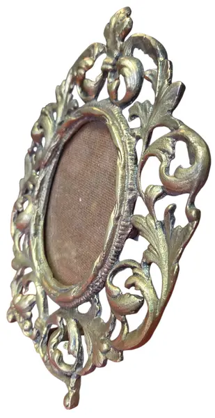 Foto de um(a) Porta Retrato em Bronze Oval - Vertical, da categoria de Porta retratos. Belíssimo porta-retrato oval vertical confeccionado em bronze de alta qualidade. Esta peça apresenta um trabalho de fundição... Mostrado de uma perspectiva diferente. Vendido no marketplace Trésors.