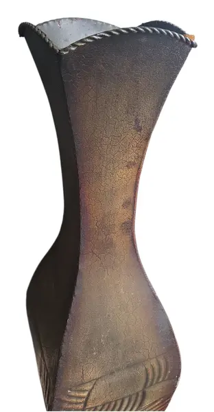 Foto de um(a) Vaso de chão em metal, da categoria de Cachepot. Adicione sofisticação e presença ao seu ambiente com este imponente vaso de chão.Mede: 17x17x93cm de altura. Mostrado de uma perspectiva diferente. Vendido no marketplace Trésors.