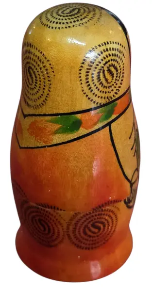 Foto de um(a) Matrioska Russa - Conjunto com 3 Bonecas "Rossiyanochka", da categoria de Bonecas. Charme e tradição em miniatura! Peça original da era soviética. Este conjunto de Matrioskas (bonecas russas) é uma peça... Mostrado de uma perspectiva diferente. Vendido no marketplace Trésors.